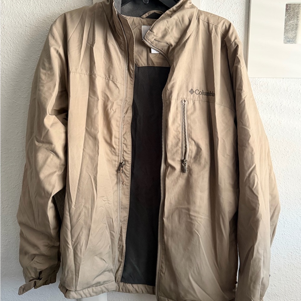 Columbia Men's Beige Windbreaker